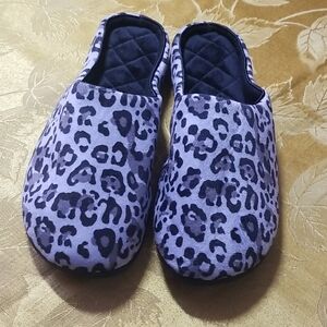 Dearfoams ladies brand Leopard Print Cozy Slippers